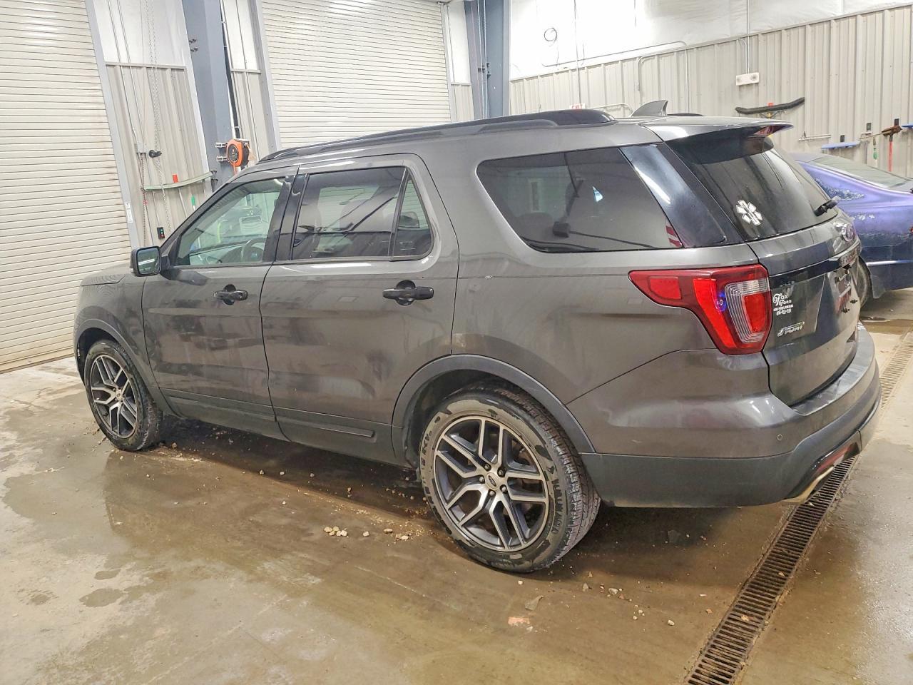 2016 Ford Explorer Sport - Image 2