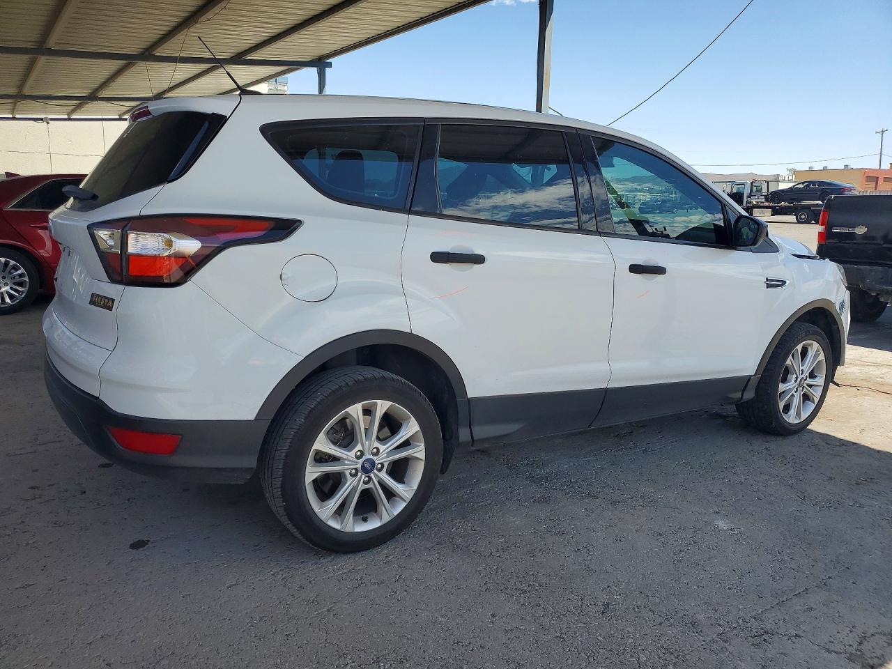 2018 Ford Escape S - Фото 3