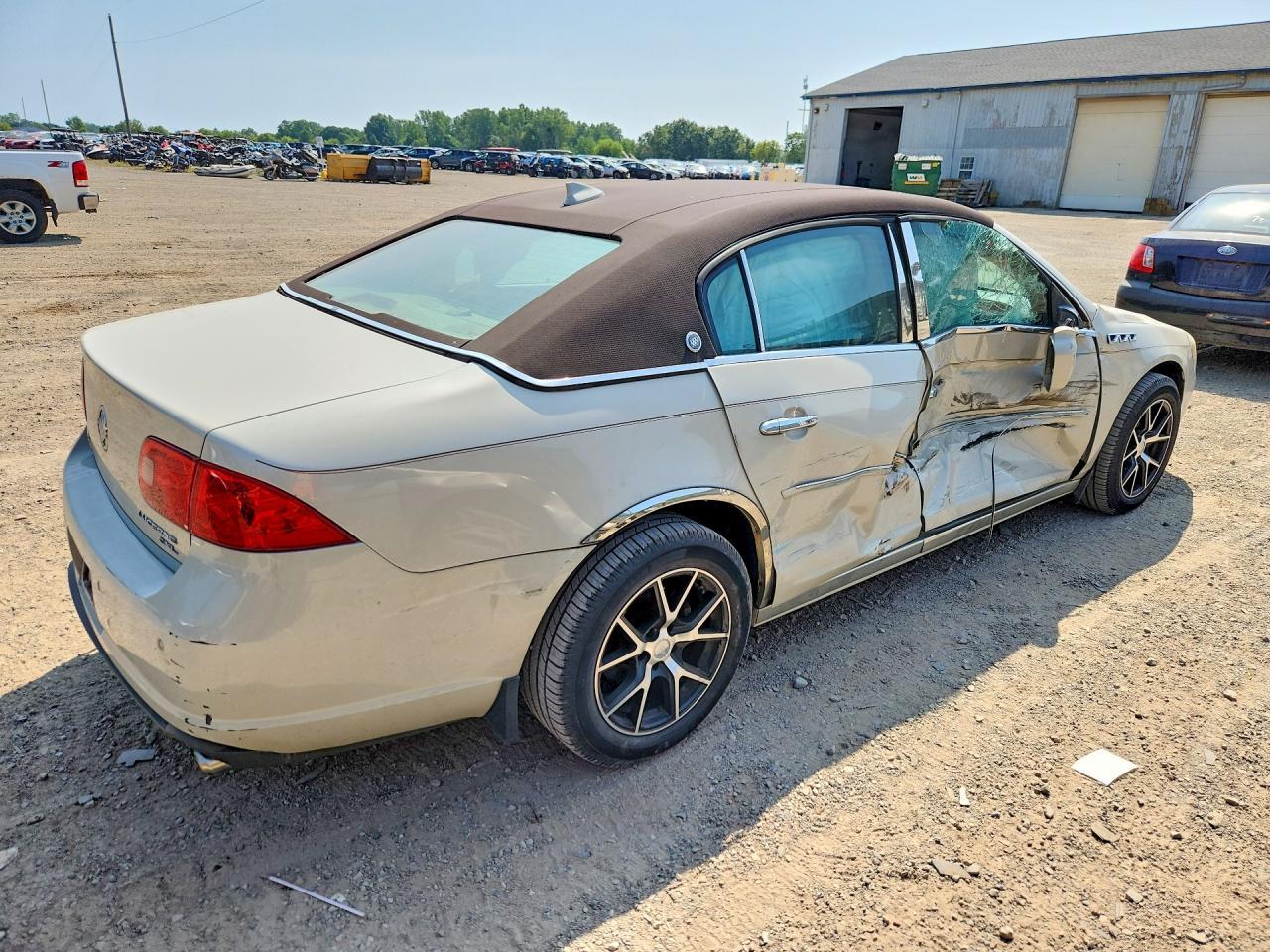 2010 Buick Lucerne Cxl - Image 3