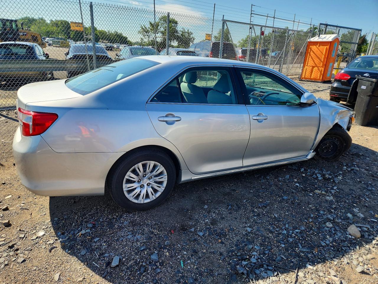 2014 Toyota Camry Le - Image 3