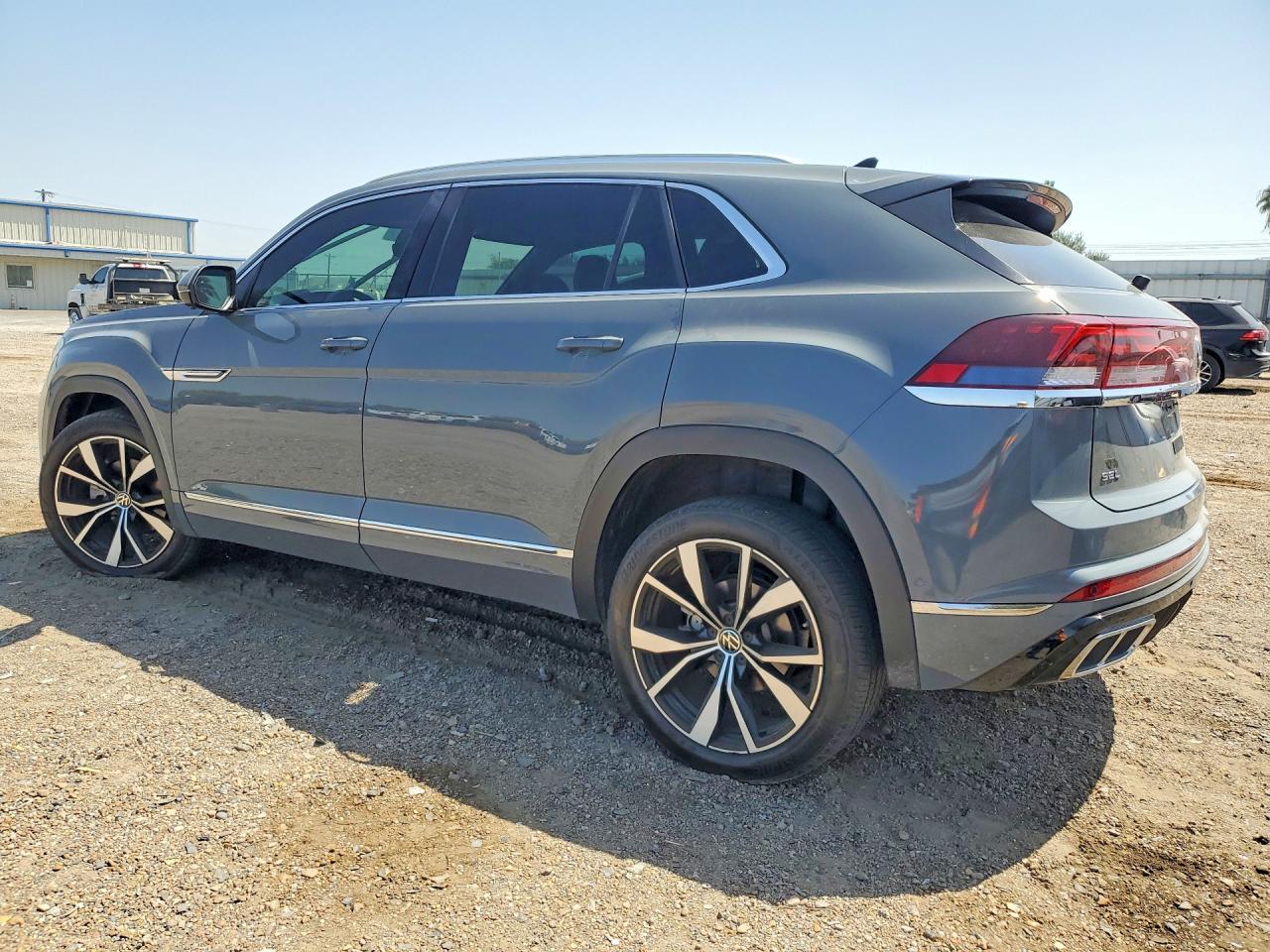 2024 Volkswagen Atlas Cross Sport Sel Premium R-Line - Image 2
