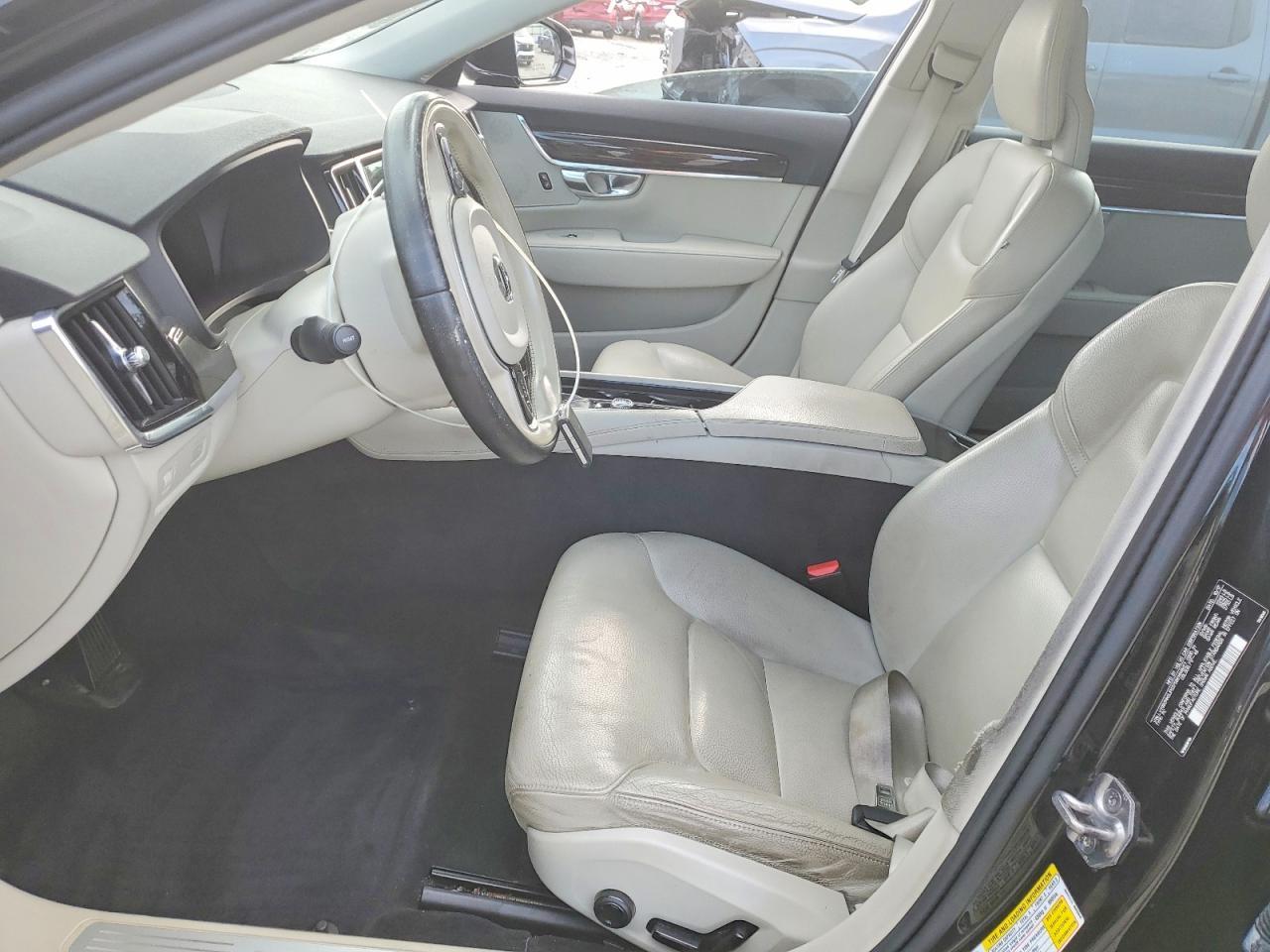 2018 Volvo S90 T5 Momentum - Image 7