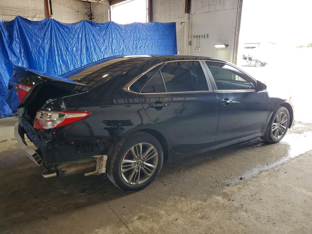 2015 Toyota Camry Se - Image 3