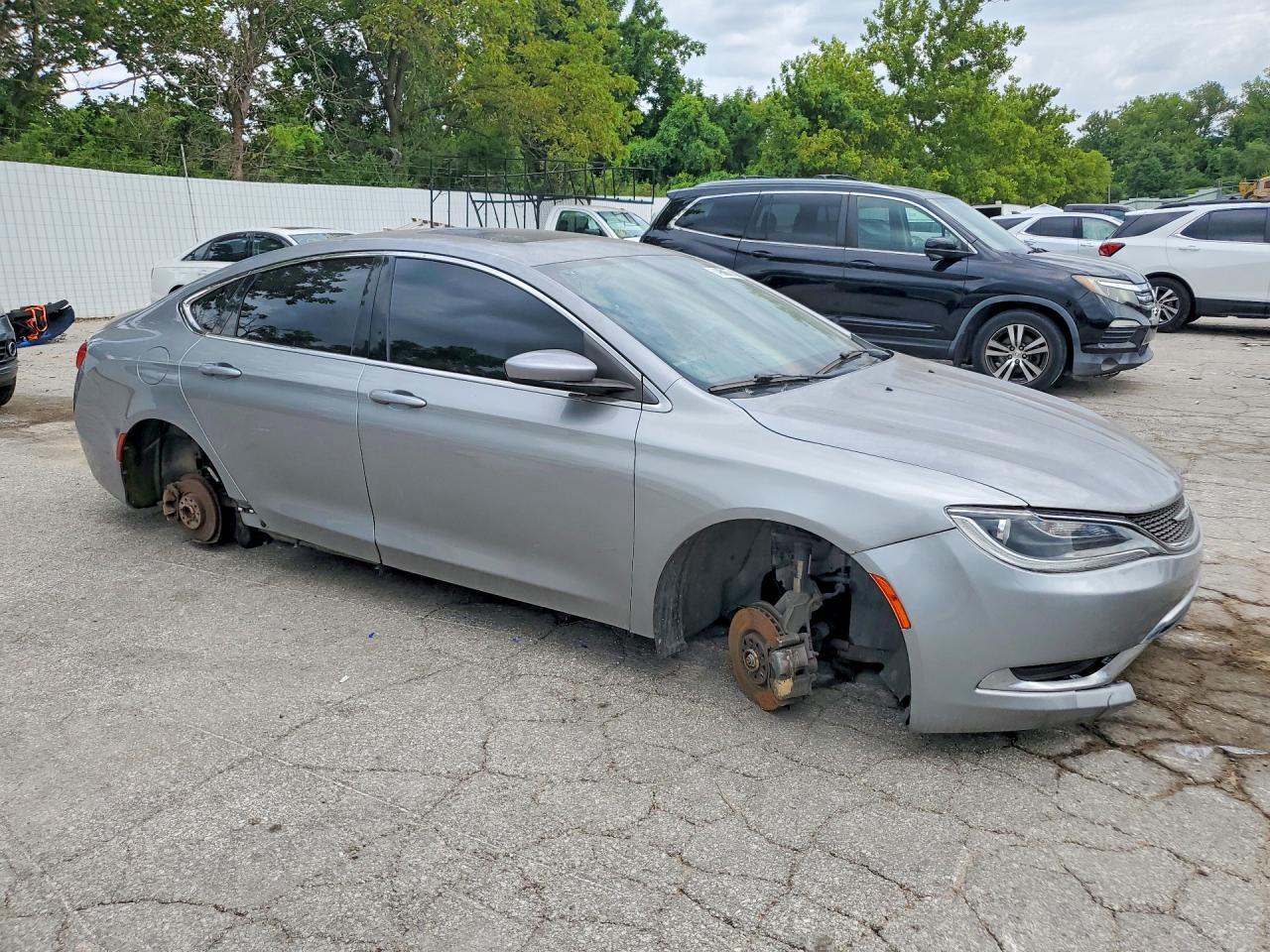2015 Chrysler 200 Limited - Фото 4