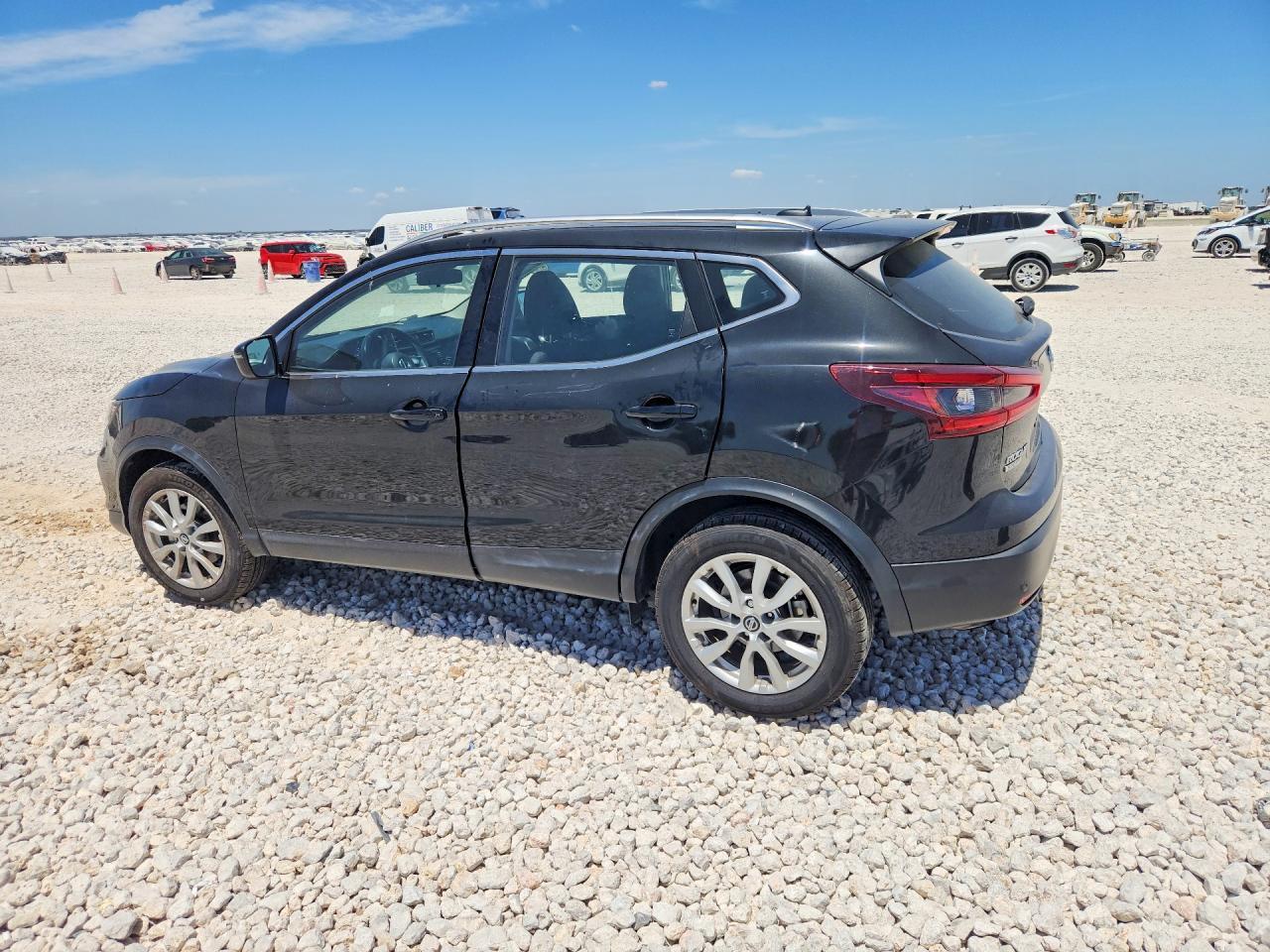 2022 Nissan Rogue Sport Sv - Image 2