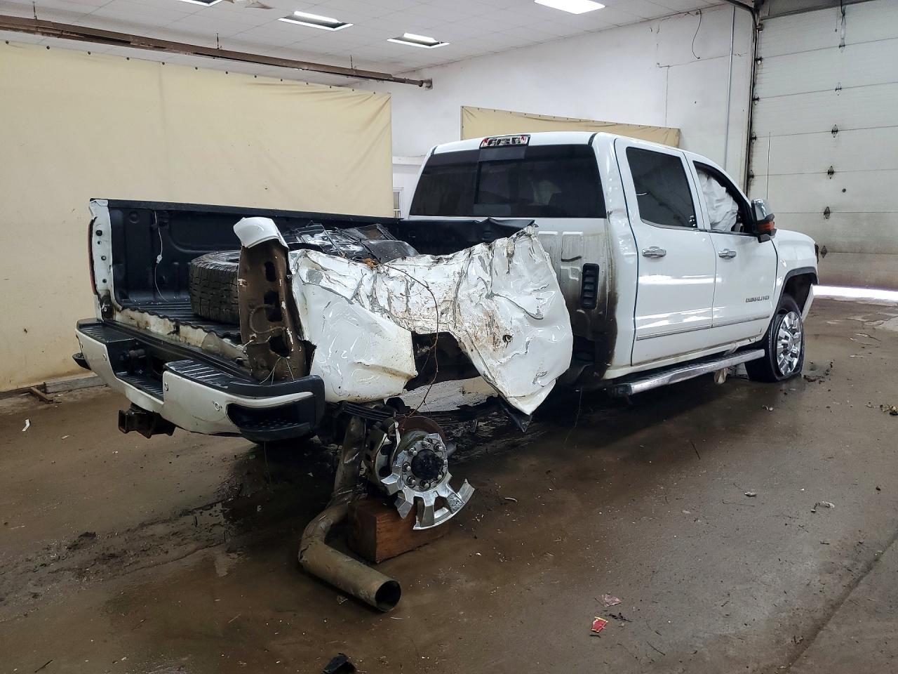 2016 GMC Sierra K2500 Denali - Image 3