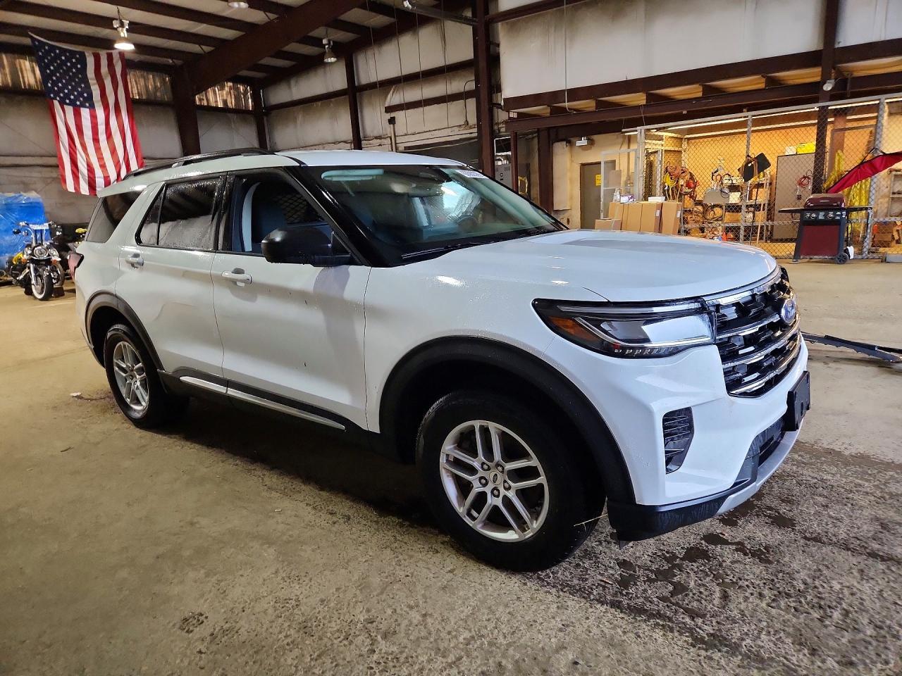2025 Ford Explorer Active - Фото 4