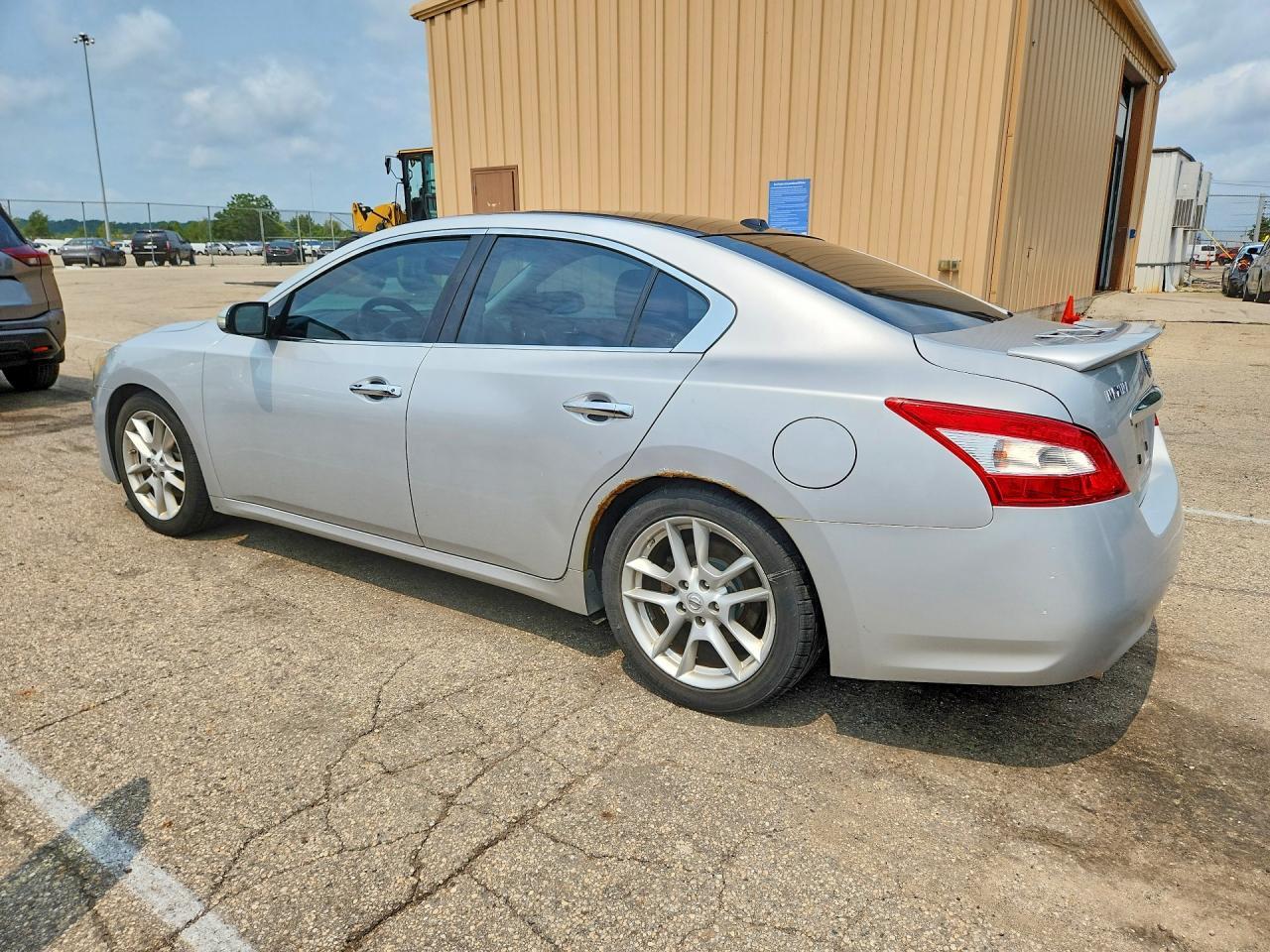 2011 Nissan Maxima 3.5 S - Фото 2