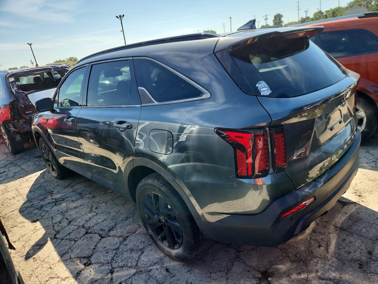 2021 Kia Sorento S - Фото 2