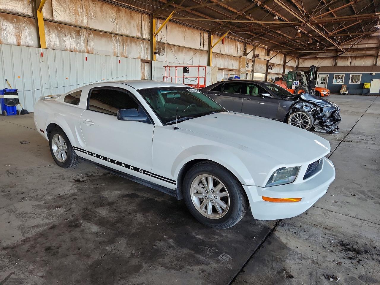 2007 Ford Mustang - Image 4