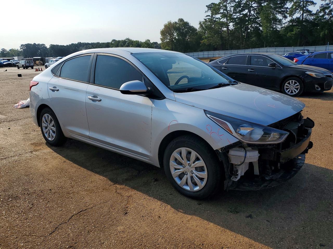 2021 Hyundai Accent Se - Фото 4