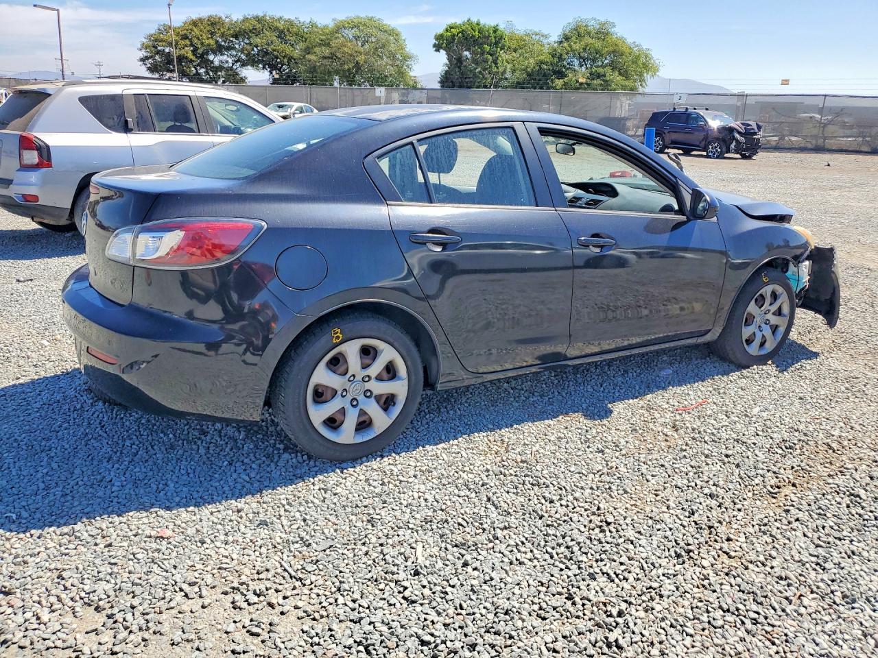 2013 Mazda 3 I - Image 3