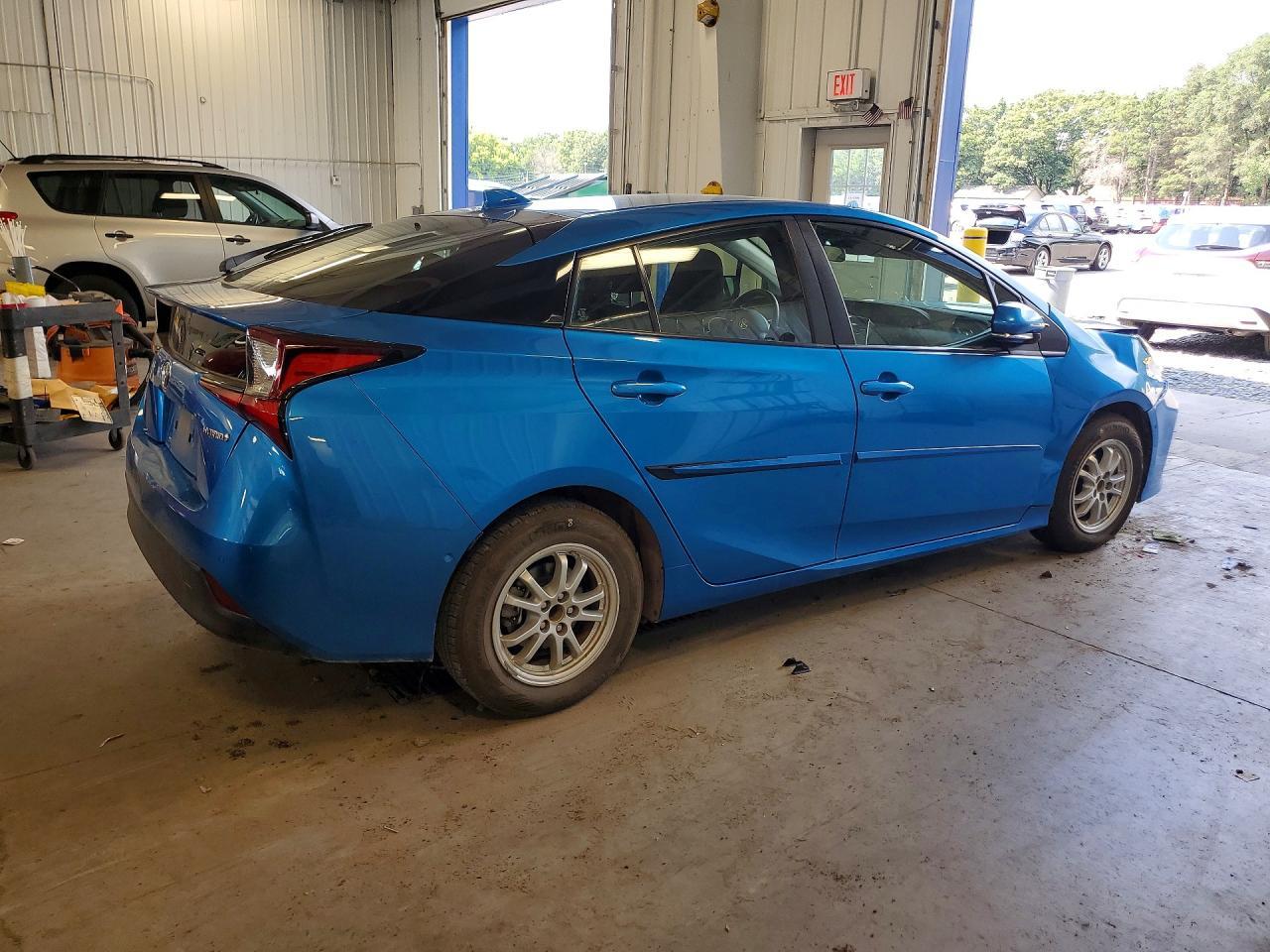 2021 Toyota Prius Le - Фото 3