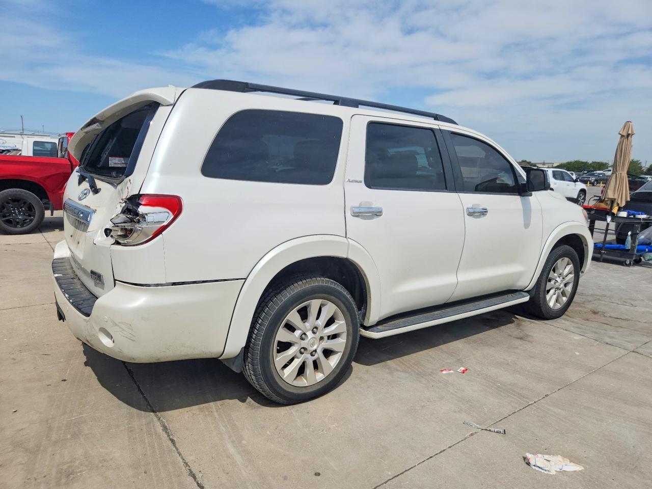 2016 Toyota Sequoia Platinum - Image 3