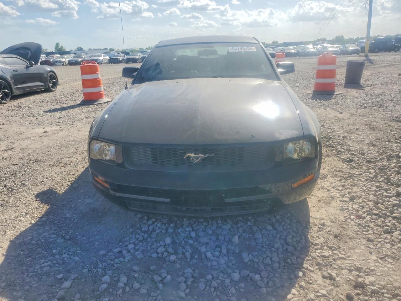 2009 Ford Mustang - Image 5