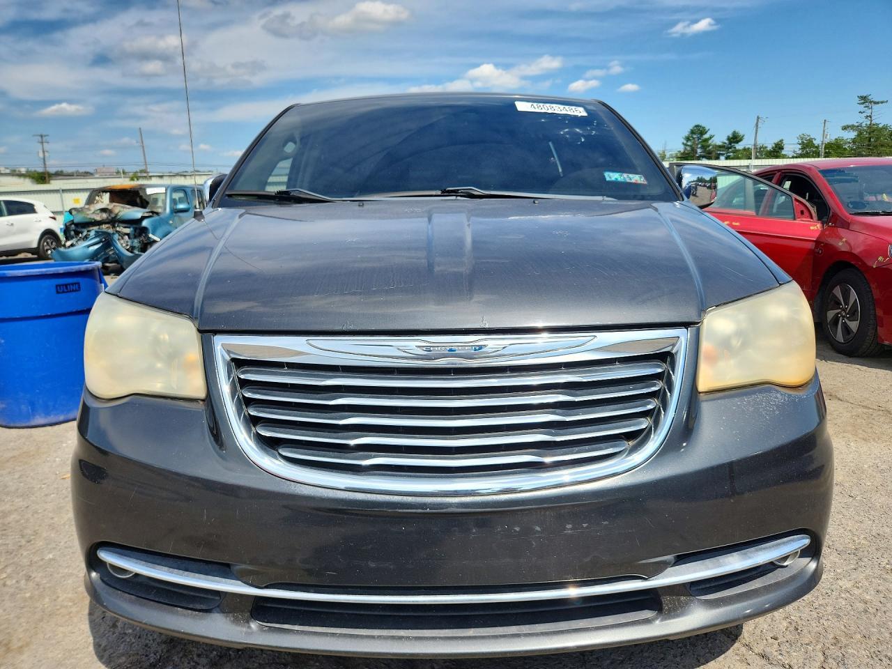 2011 Chrysler Town & Country Touring L - Фото 5