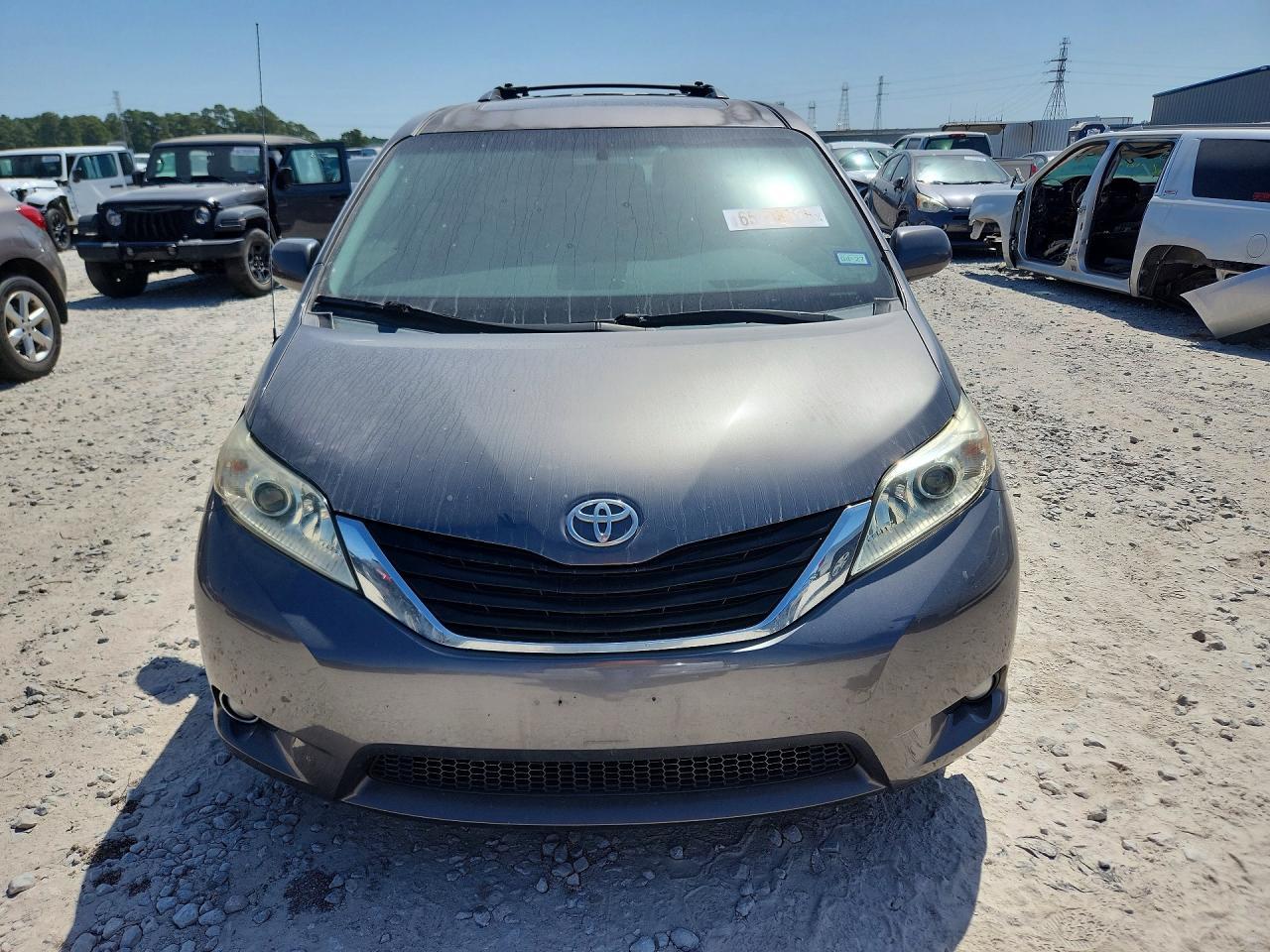 2011 Toyota Sienna Xle 8-Passenger - Фото 5