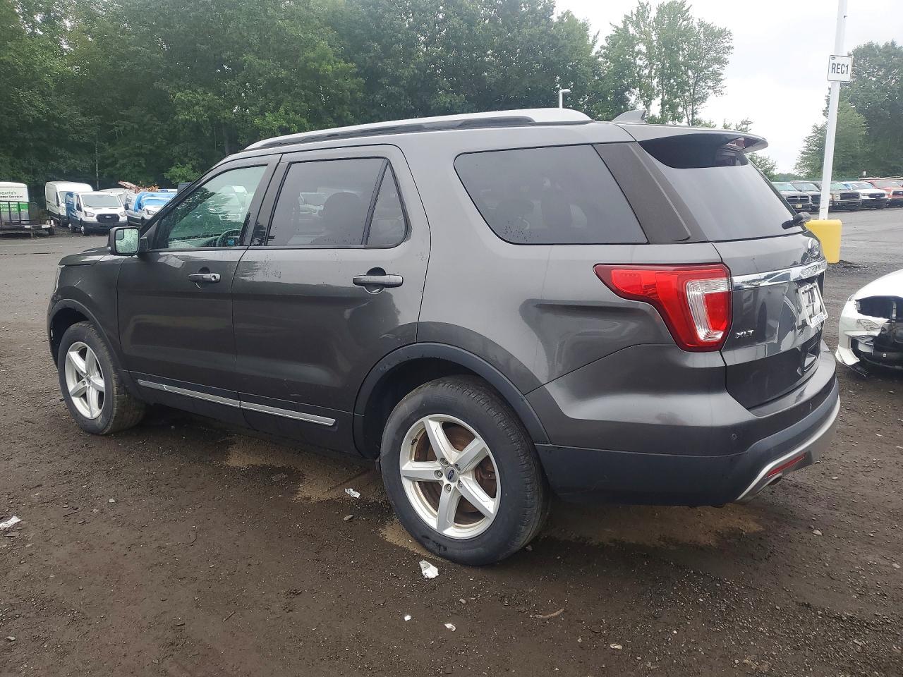 2017 Ford Explorer Xlt - Фото 2