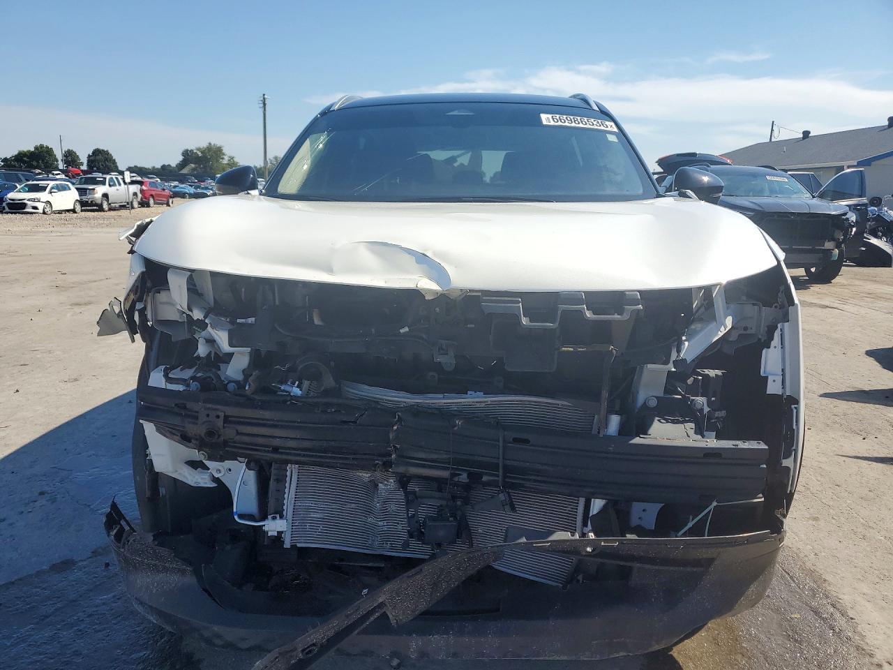 2025 Nissan Kicks Sr - Image 5