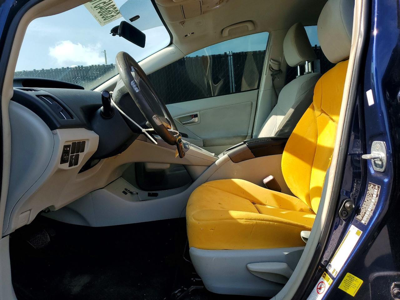 2013 Toyota Prius Two - Image 7
