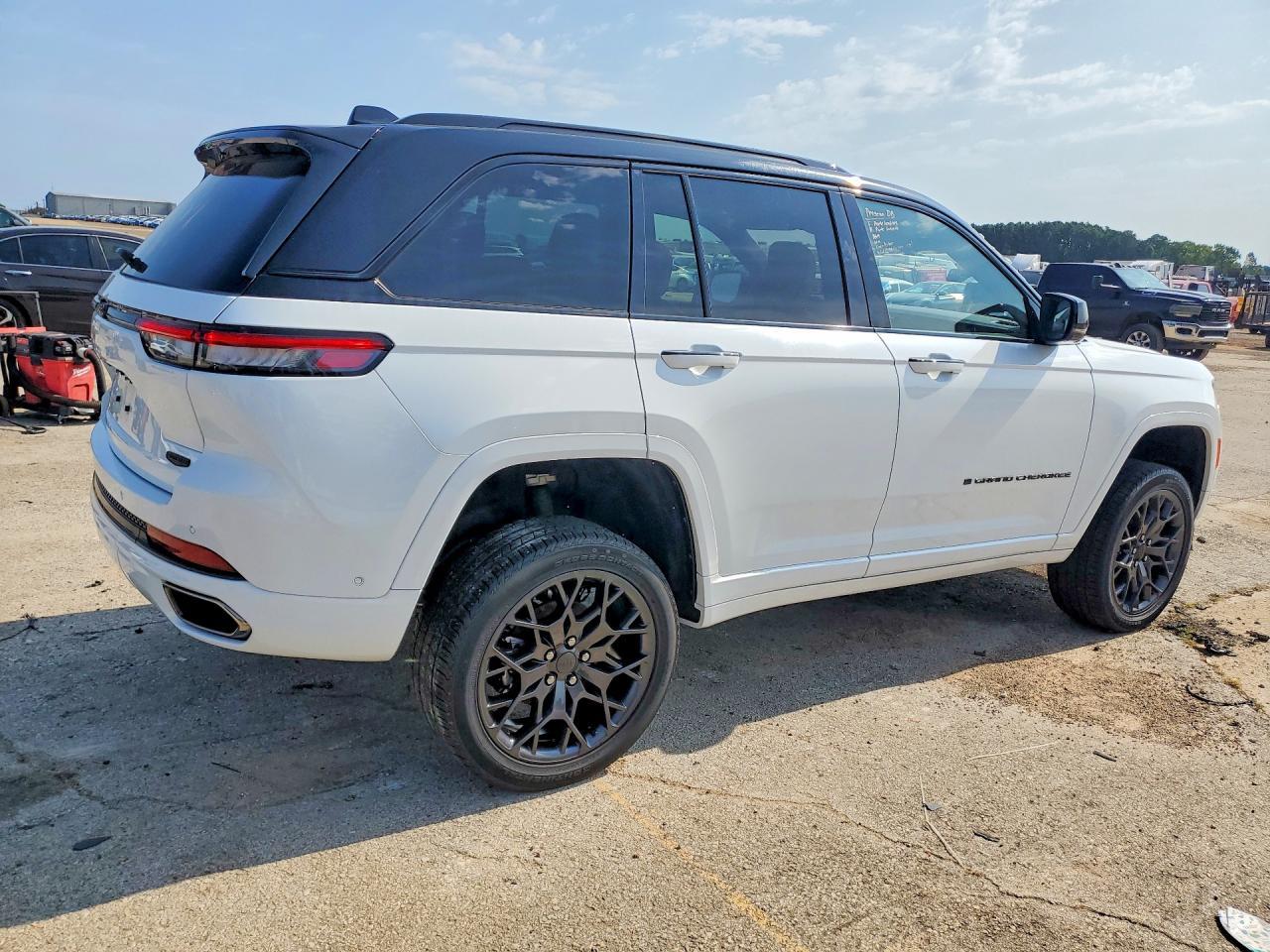 2025 Jeep Grand Cherokee Summit - Фото 3