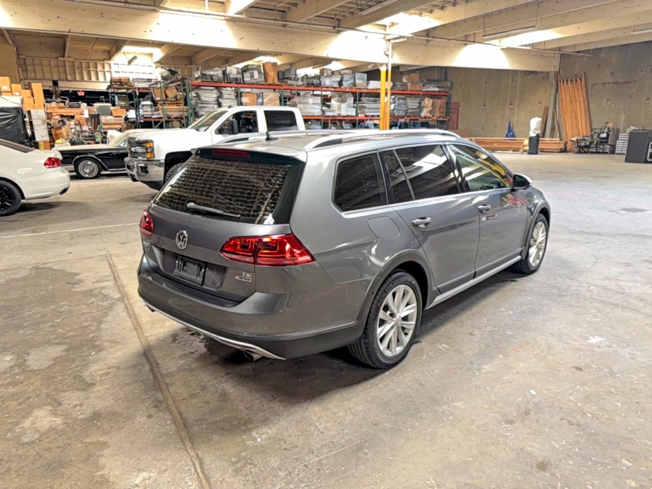 2017 Volkswagen Golf Alltrack S - Image 4
