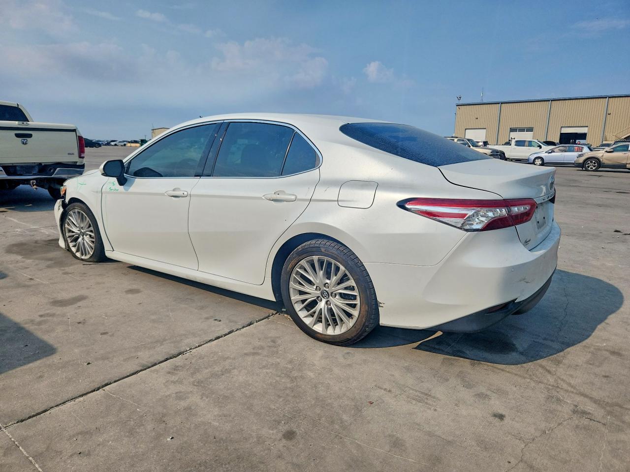 2018 Toyota Camry Xle - Image 2