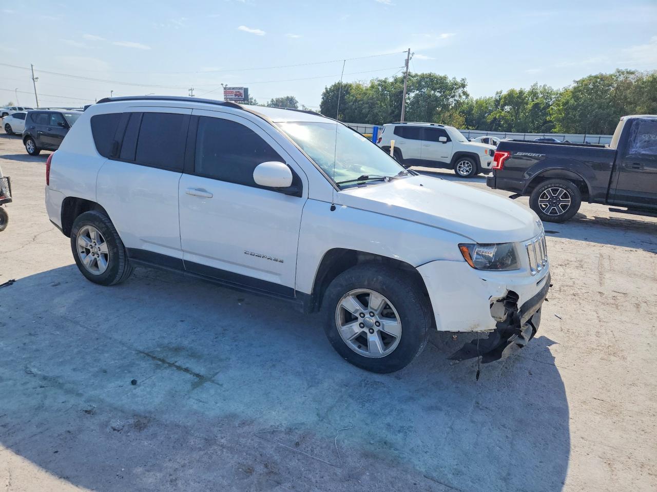 2017 Jeep Compass Latitude - Image 4