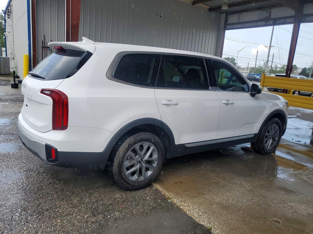 2024 Kia Telluride Lx - Image 3
