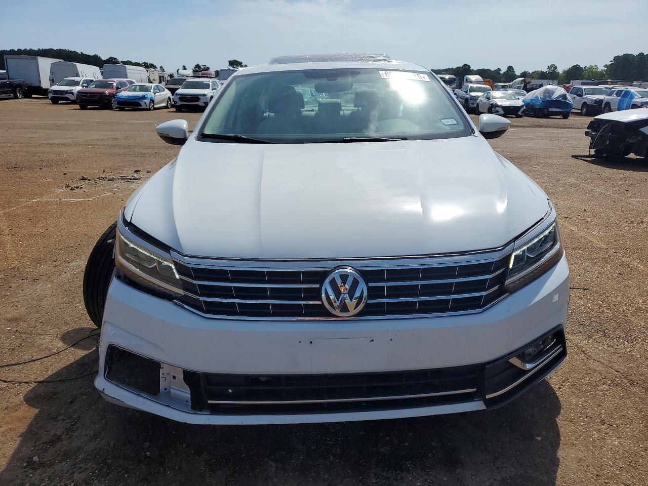 2018 Volkswagen Passat Se - Фото 5