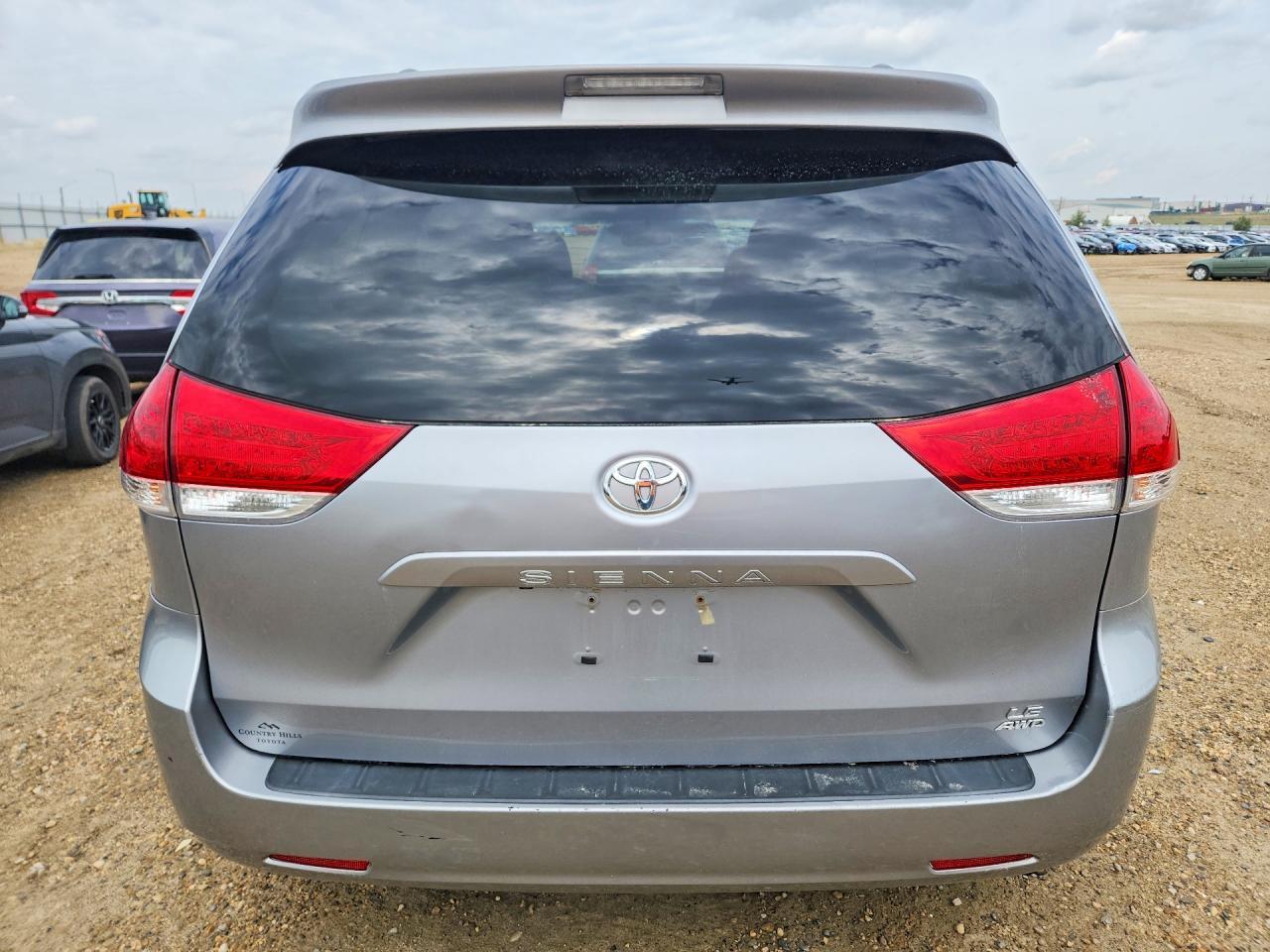 2011 Toyota Sienna Le - Image 6