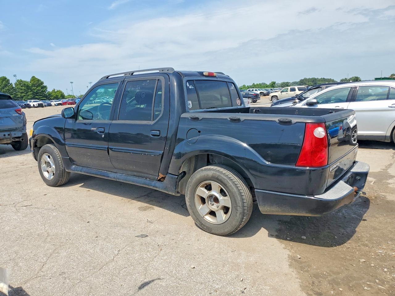 2005 Ford Explorer Sport Trac - Фото 2