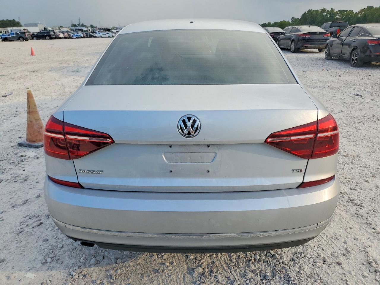 2018 Volkswagen Passat S - Image 6