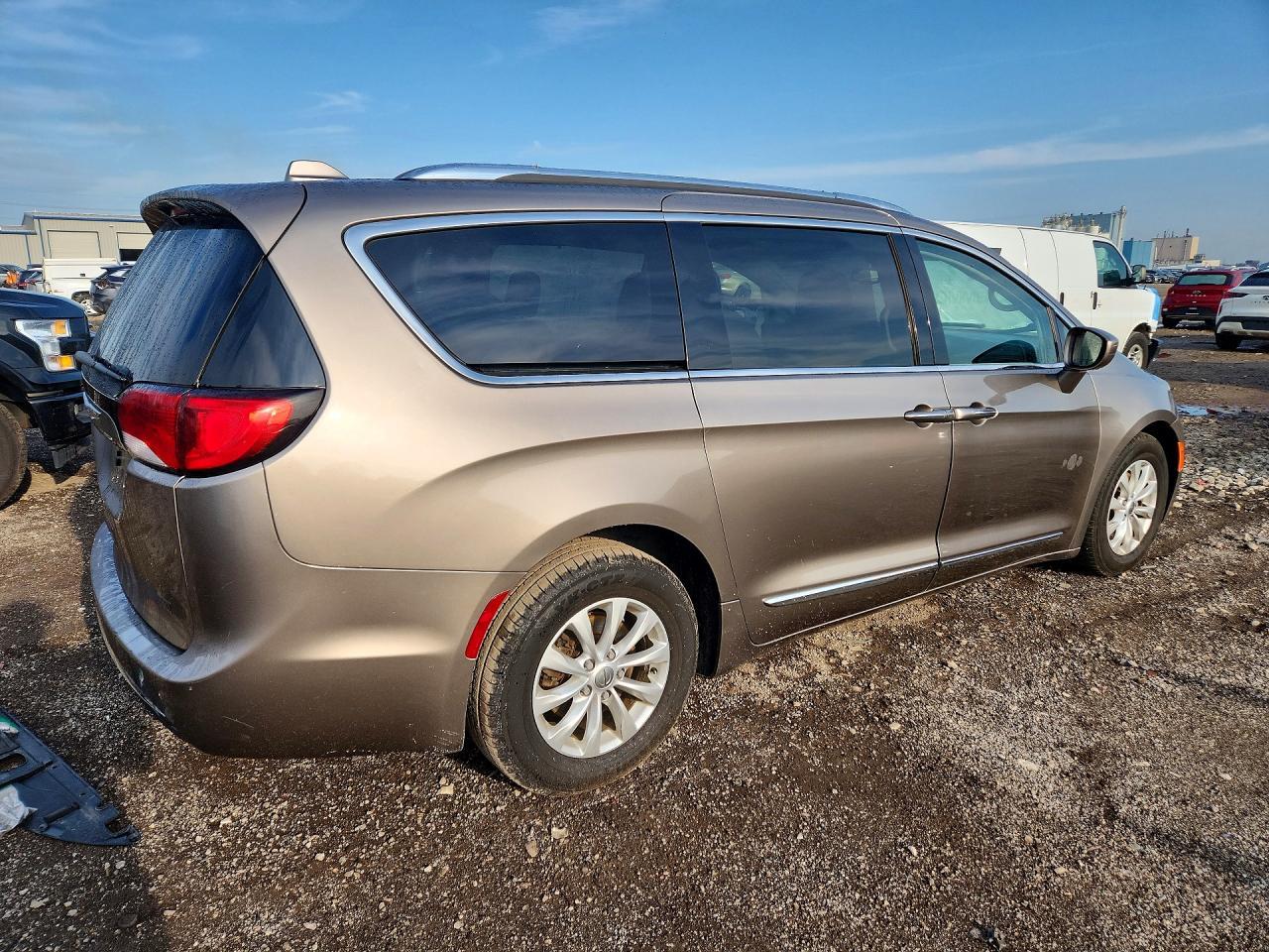 2018 Chrysler Pacifica Touring L Plus - Фото 3