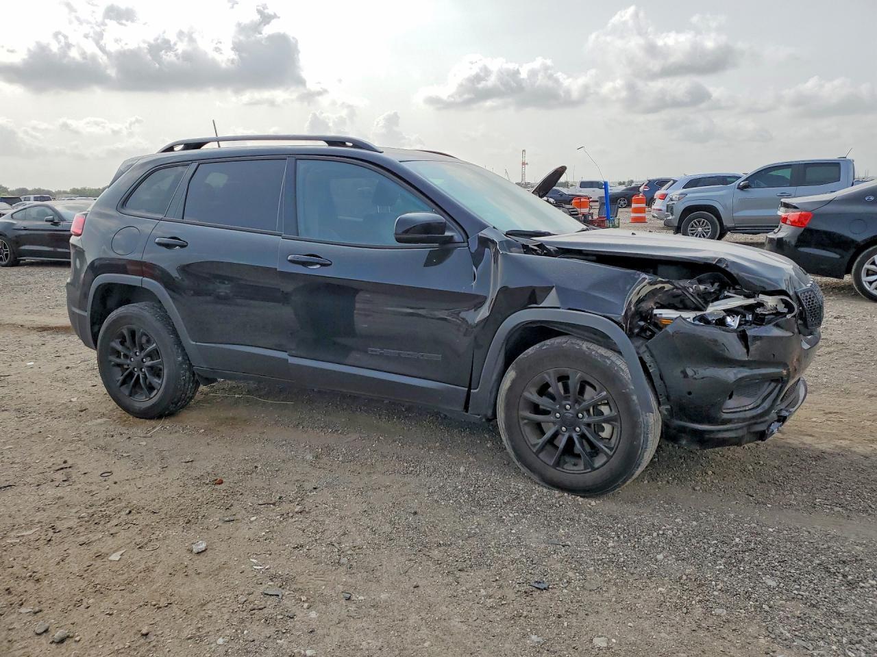 2023 Jeep Cherokee Altitude Lux - Image 4