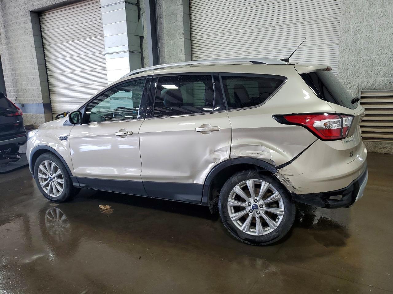 2017 Ford Escape Titanium - Фото 2