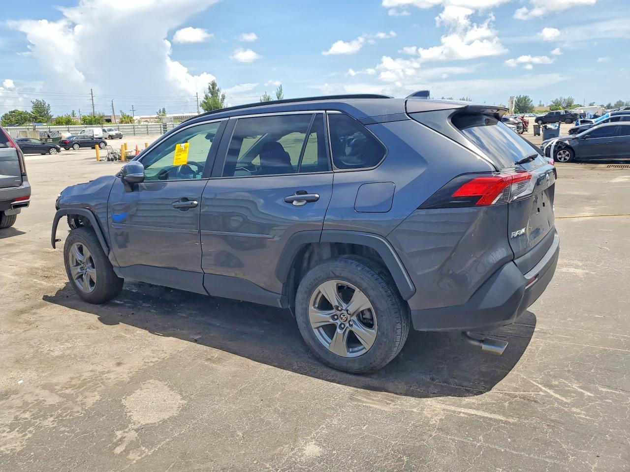 2022 Toyota Rav4 Xle - Фото 2