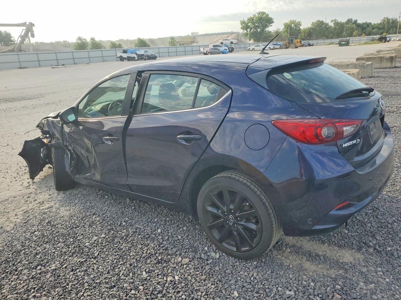 2018 Mazda 3 Touring - Фото 2