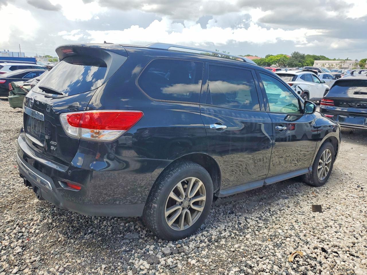 2016 Nissan Pathfinder Sv - Image 3