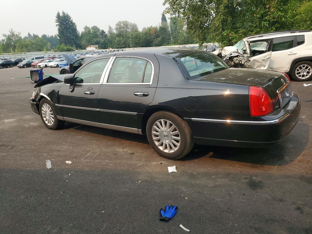 2003 Lincoln Town Car Executive - Фото 2