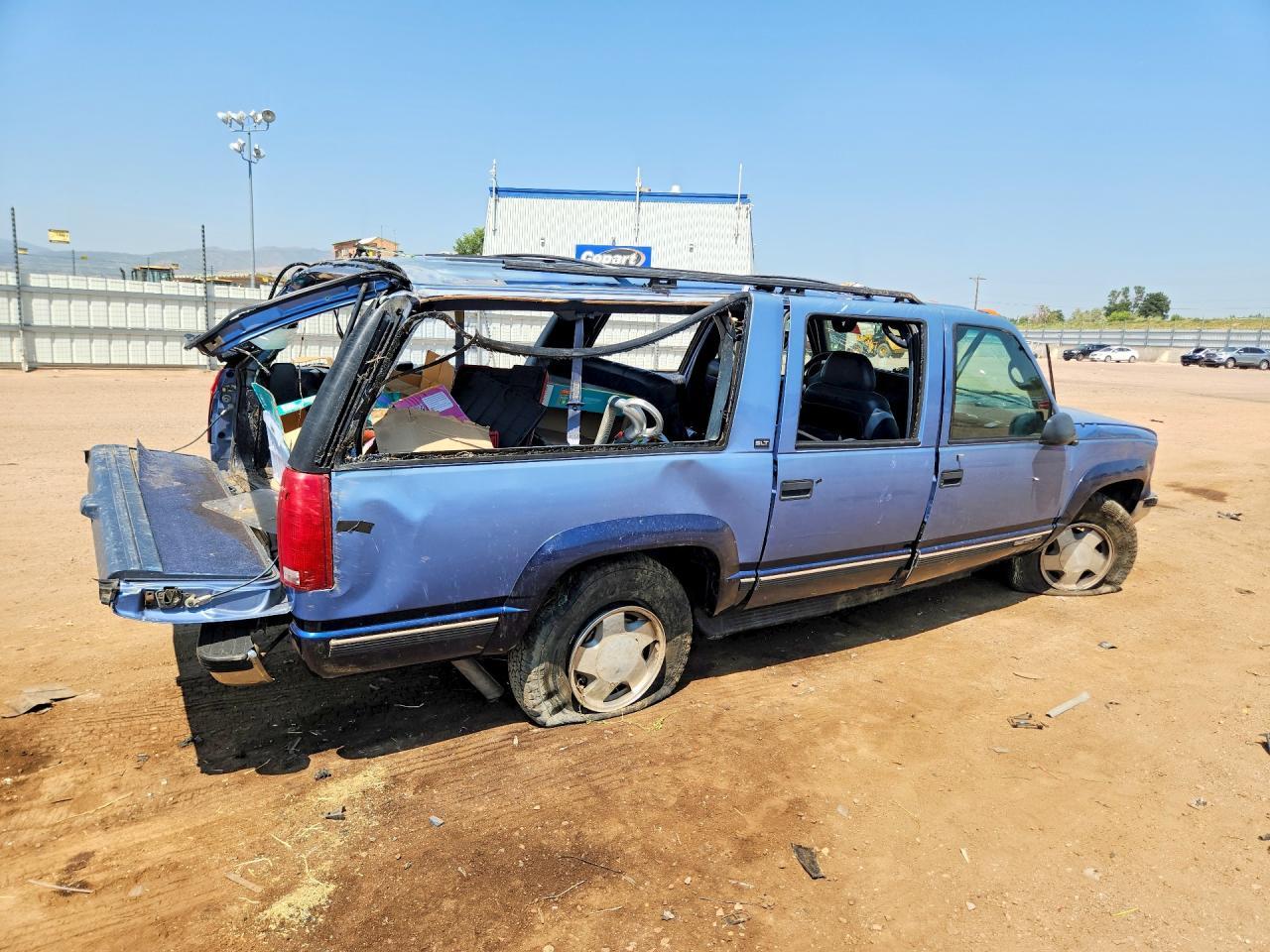 1996 GMC Suburban K1500 - Image 3