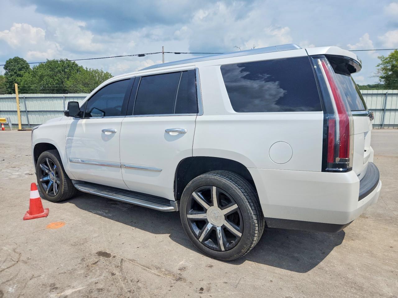 2016 Cadillac Escalade Luxury - Фото 2