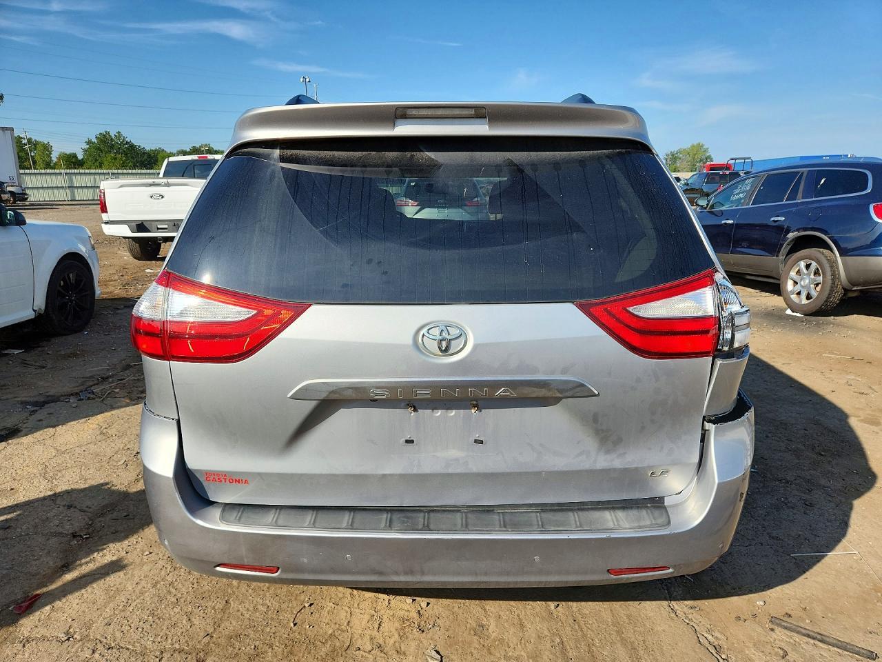 2015 Toyota Sienna Le - Фото 6