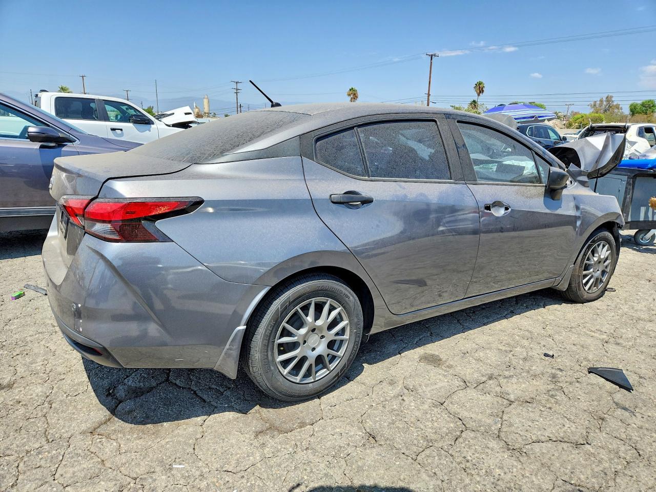 2021 Nissan Versa S - Фото 3