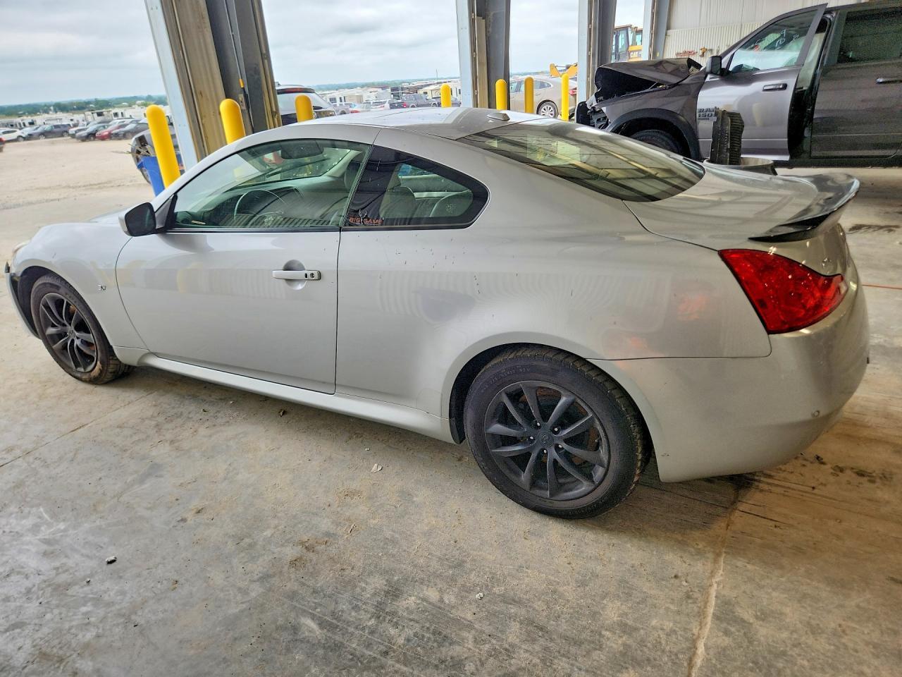 2014 Infiniti Q60 Coupe Base - Фото 2