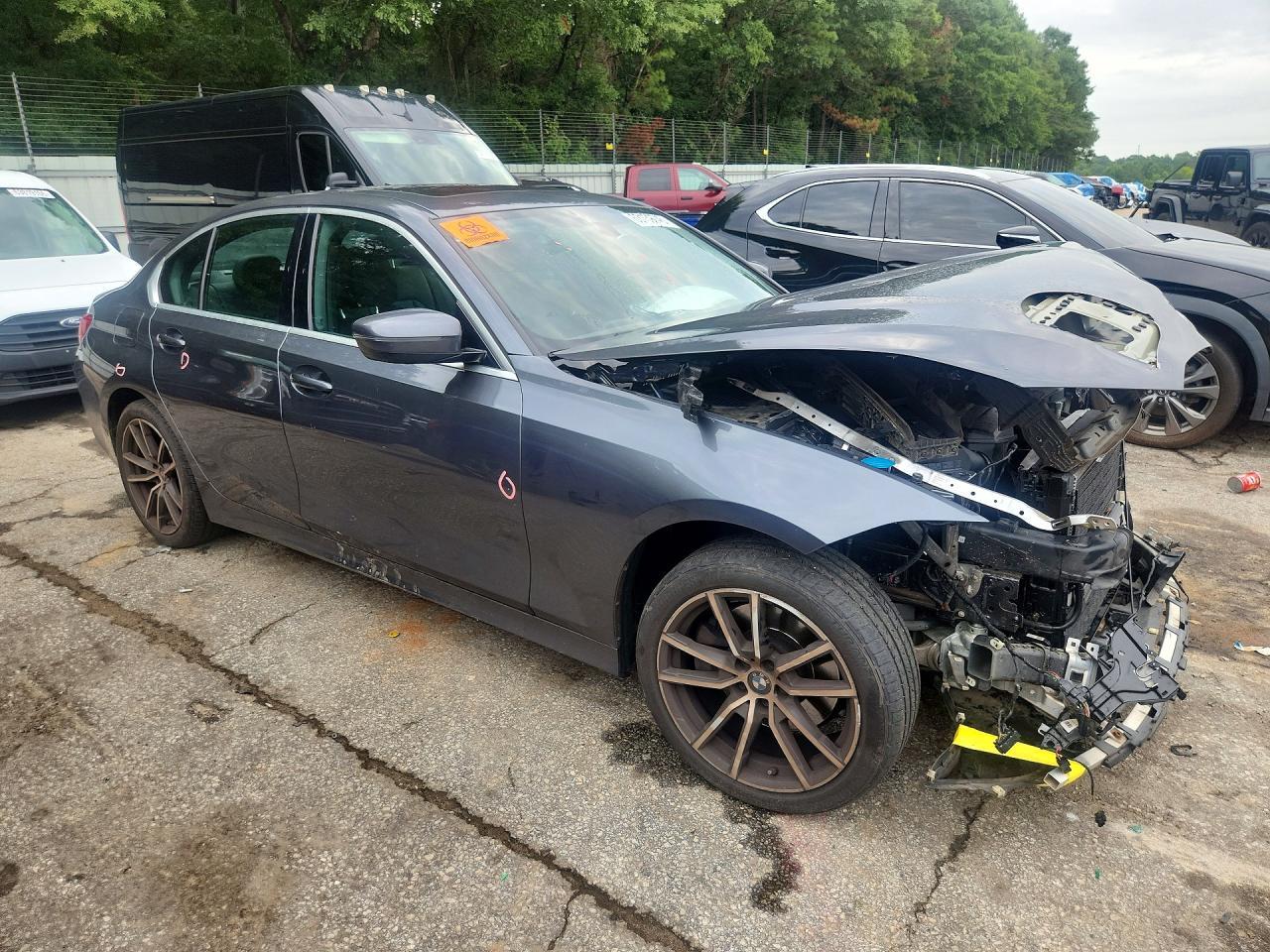 2021 BMW 330Xi - Фото 4