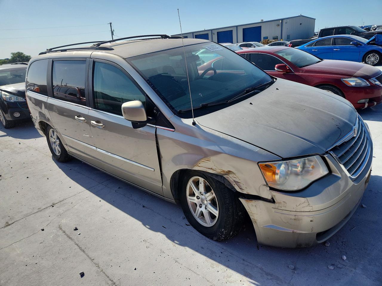 2009 Chrysler Town & Country Touring - Image 4