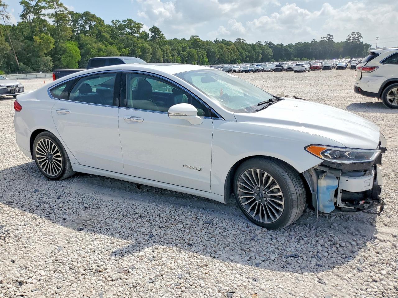 2017 Ford Fusion Titanium Hev - Фото 4