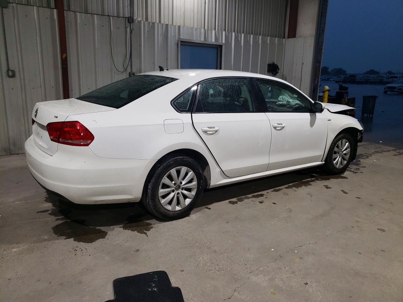 2015 Volkswagen Passat S - Фото 3