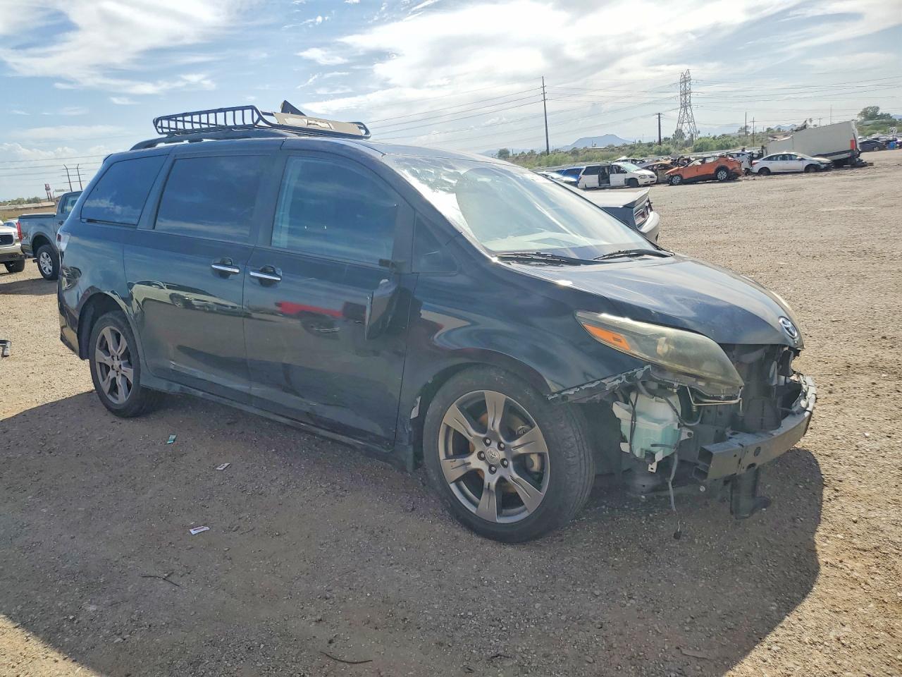2017 Toyota Sienna Se - Фото 4